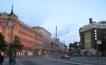 Erottaja Square Webcam - Helsinki, Finland - Live Video