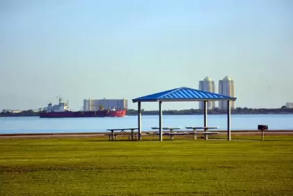 Fort Travis Park Live Cam – Port Bolivar, Texas