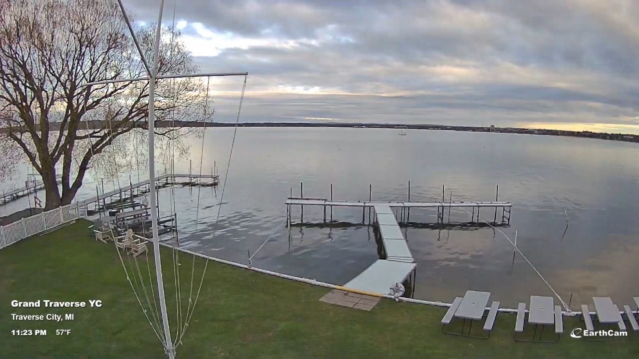 Grand Traverse Yacht Club Live Webcam Traverse City, MI USA