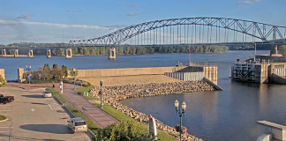 Port Of Dubuque, Iowa Live Webcam Julien Dubuque Bridge