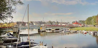 Dyckman Avenue Bascule Bridge Live Webcam - South Haven, Mi
