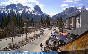 The Drake Pub Live Webcam Canmore - Alberta, Canada | Video