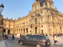 Louvre Museum Live Webcam Tour