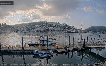 Dartmouth Devon Webcam - Embankment Bistro | Live Video