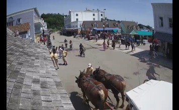 Live Webcam Horn's Bar - Mackinac Island, Michigan