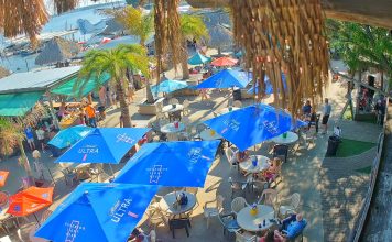 Barefoot Bar Webcam - Okoboji, Iowa, Usa