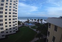 Sarasota Surf & Racquet Club Live Webcam - Sarasota, Fl