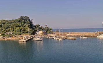 Manatsuru Port Live Webcam - Kanagawa, Japan