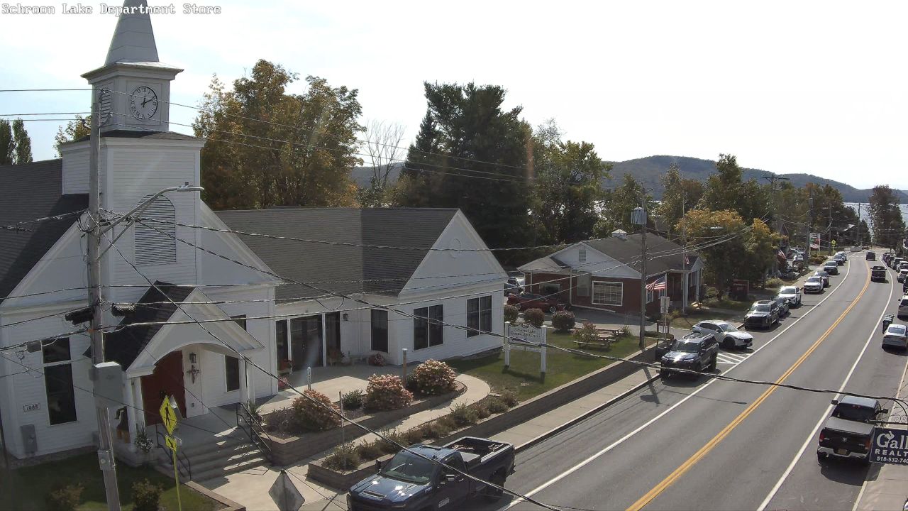 Schroon Lake Department Store Live Webcam – New York, USA