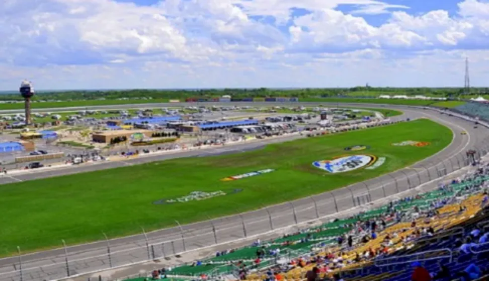 Live Webcam Advent Health 400 – Kansas City, Kansas