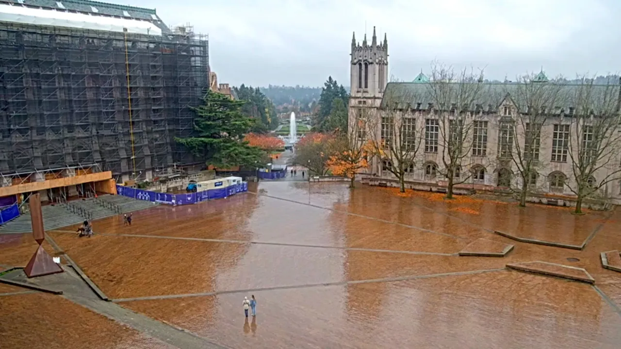 Live Webcam Red Square – University of Washington